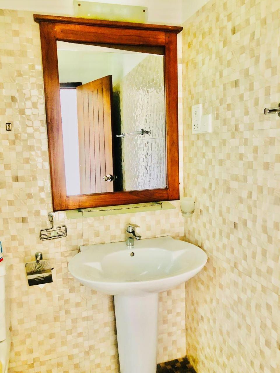 אנוראדפורה Ceylan Lodge מראה חיצוני תמונה