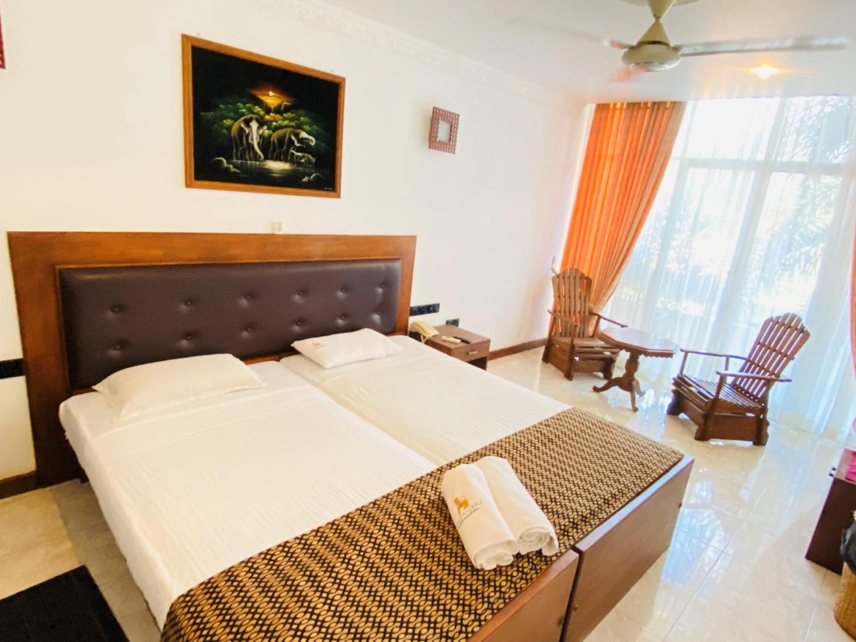 אנוראדפורה Ceylan Lodge מראה חיצוני תמונה