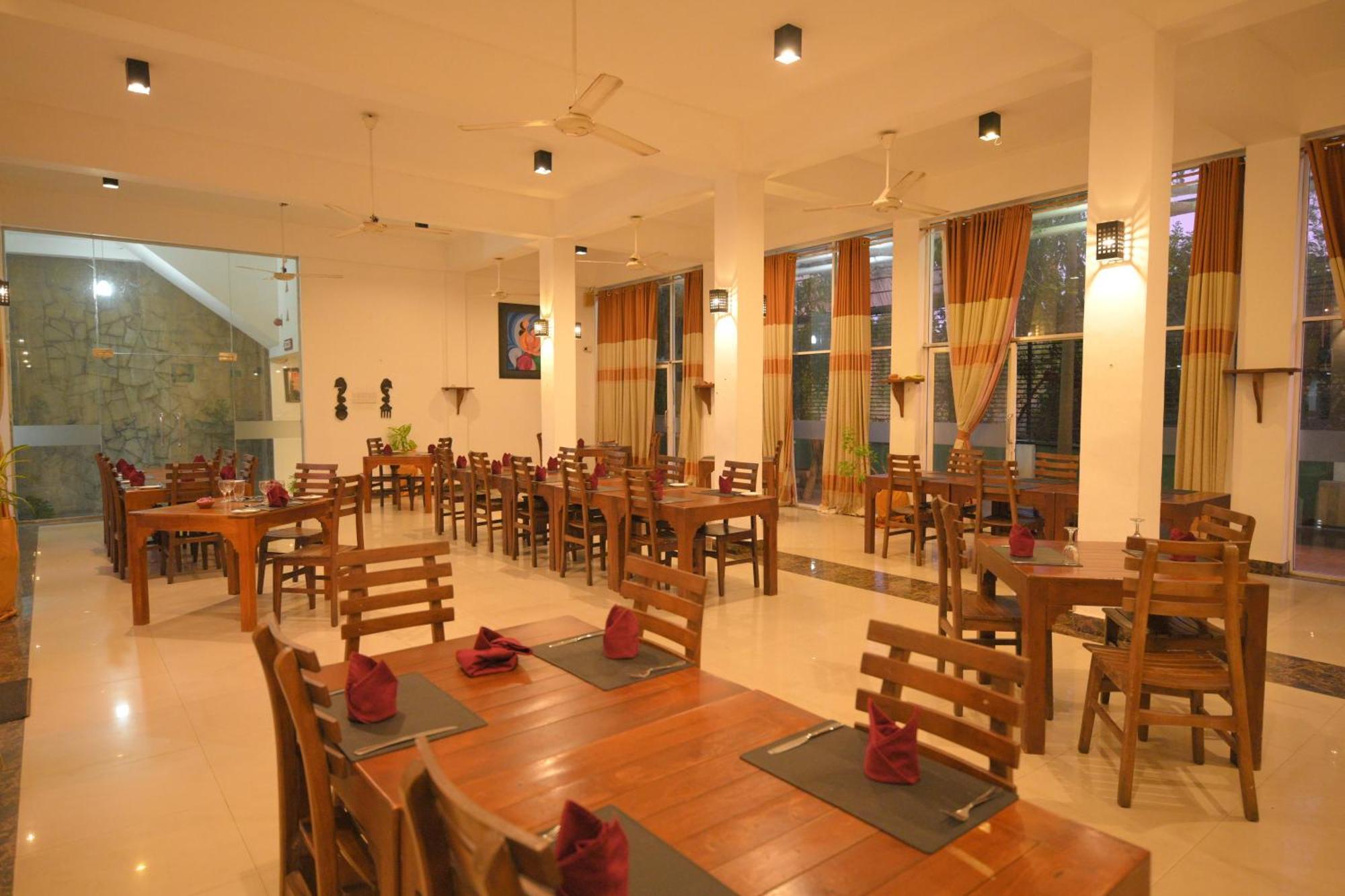 אנוראדפורה Ceylan Lodge מראה חיצוני תמונה