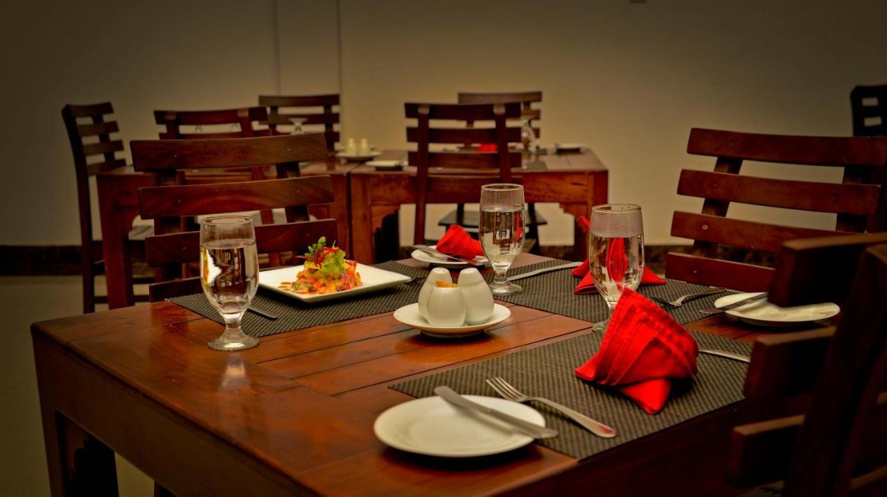 אנוראדפורה Ceylan Lodge מראה חיצוני תמונה
